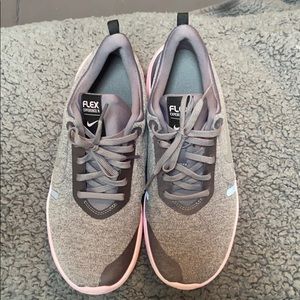 NWOT Nike flex sneakers